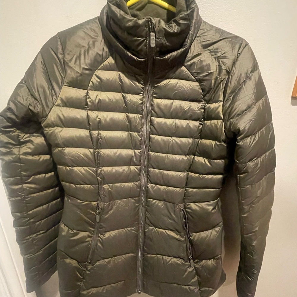Lululemon Stylish Olive Green Puffer Jacket Down size 4